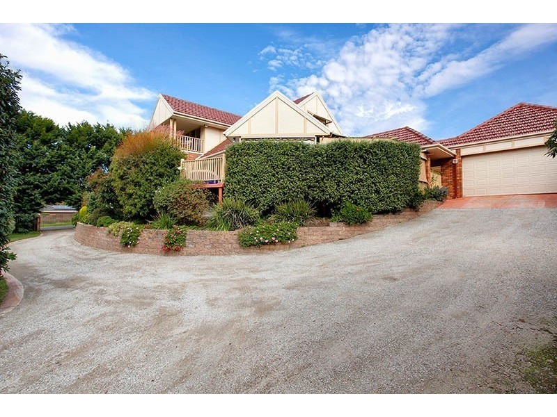 33 Stevensons Rd, Cranbourne VIC 3977