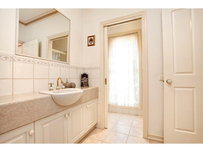 33 Stevensons Rd, Cranbourne VIC 3977