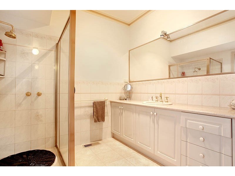 33 Stevensons Rd, Cranbourne VIC 3977