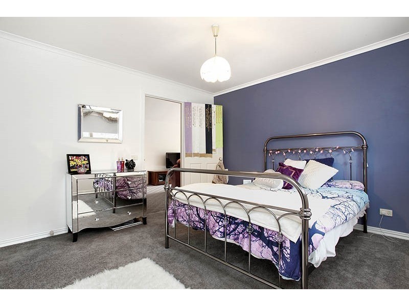 33 Stevensons Rd, Cranbourne VIC 3977