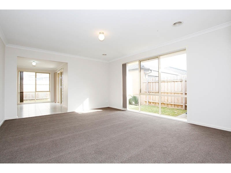 6  /10  Kingfisher Court, Hastings VIC 3915