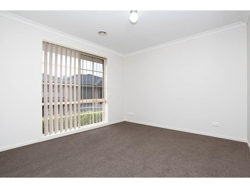 6  /10  Kingfisher Court, Hastings VIC 3915