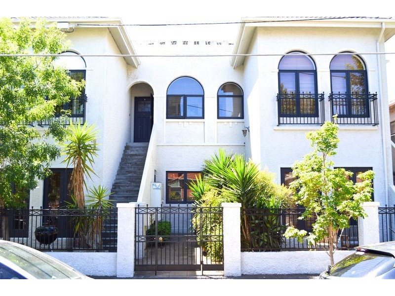 2/1 Ruskin Street, Elwood VIC 3184