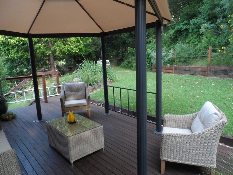 18  Araluen Ave, Mount Kembla NSW 2526