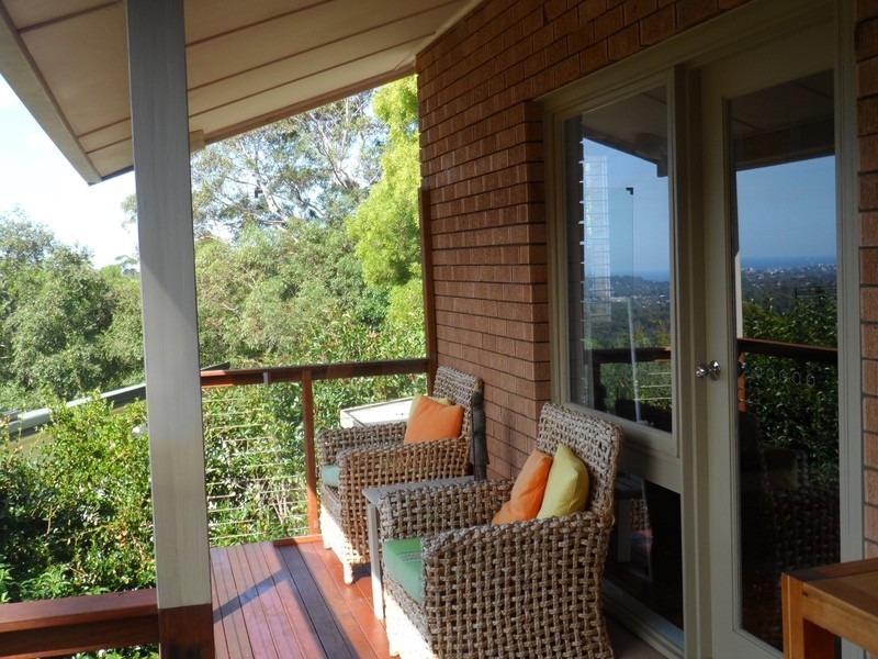 18  Araluen Ave, Mount Kembla NSW 2526