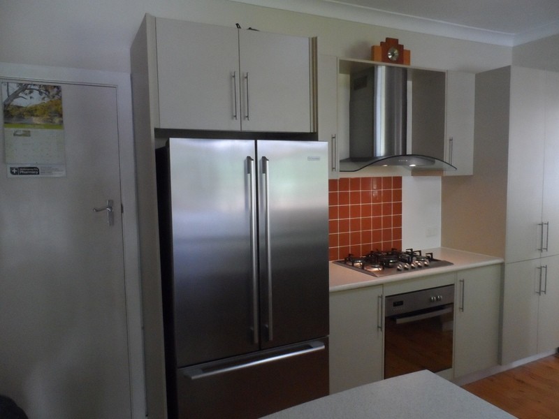 18  Araluen Ave, Mount Kembla NSW 2526