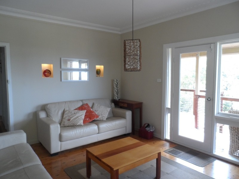 18  Araluen Ave, Mount Kembla NSW 2526
