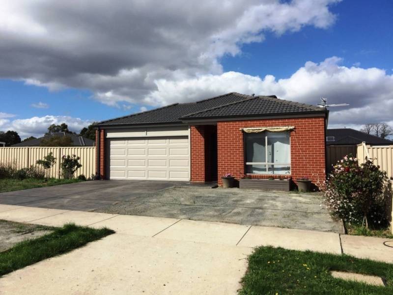 24 Hogan Road, Ballan VIC 3342