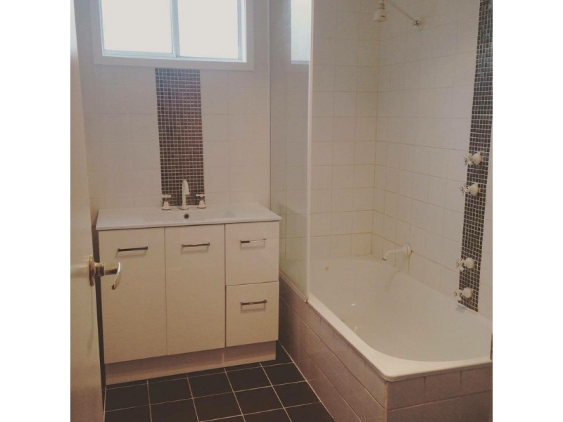 3  Katoomba Street, Orana WA 6330