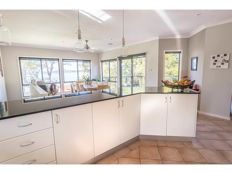 12a Macquarie street, Bolton Point NSW 2283