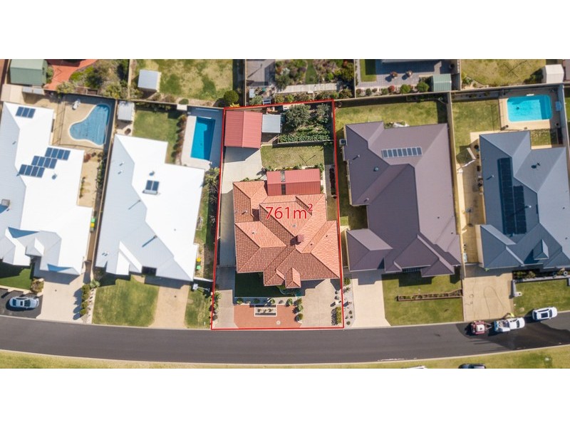 11 Naroona Drive, Dalyellup WA 6230