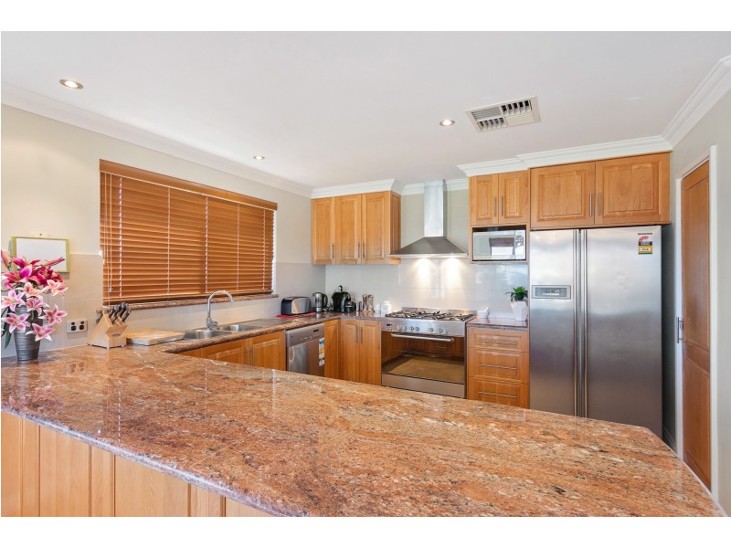 11 Naroona Drive, Dalyellup WA 6230