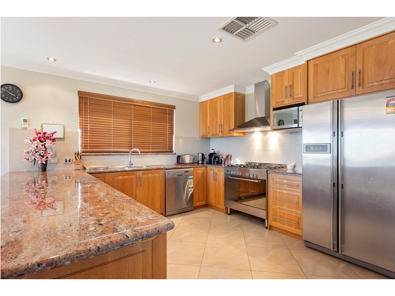 11 Naroona Drive, Dalyellup WA 6230