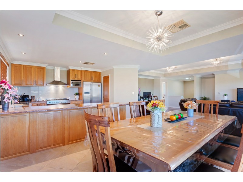 11 Naroona Drive, Dalyellup WA 6230