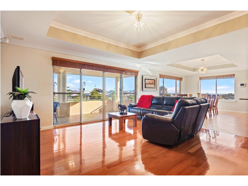 11 Naroona Drive, Dalyellup WA 6230