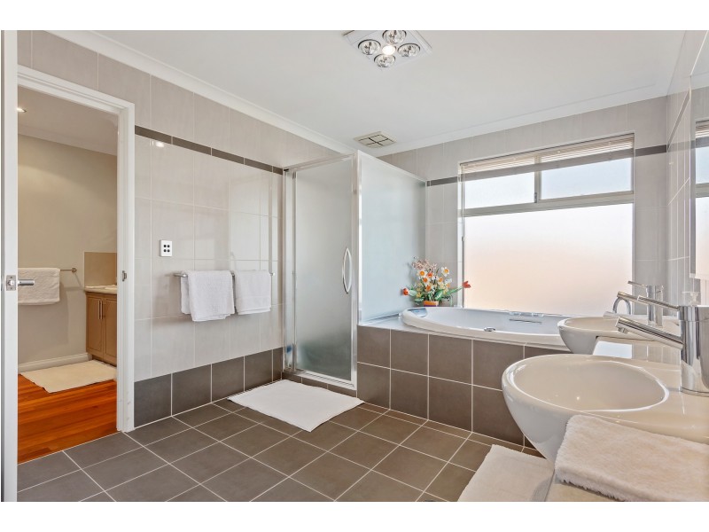 11 Naroona Drive, Dalyellup WA 6230