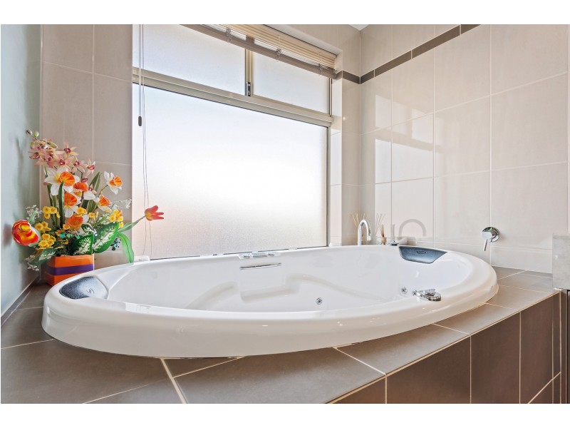 11 Naroona Drive, Dalyellup WA 6230