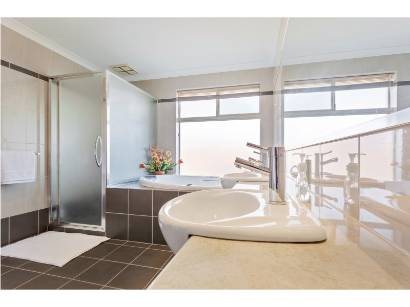 11 Naroona Drive, Dalyellup WA 6230