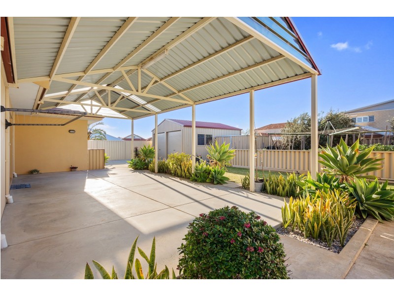 11 Naroona Drive, Dalyellup WA 6230