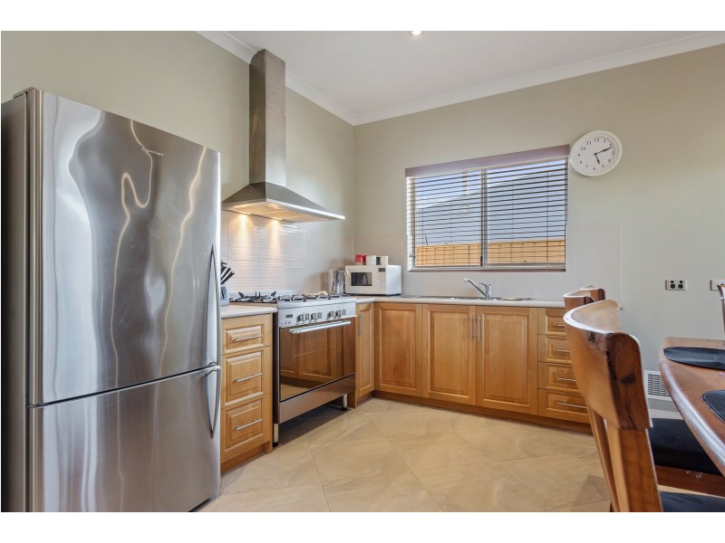 11 Naroona Drive, Dalyellup WA 6230