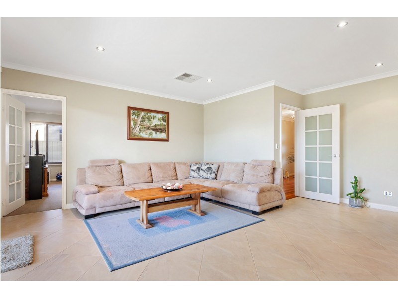 11 Naroona Drive, Dalyellup WA 6230