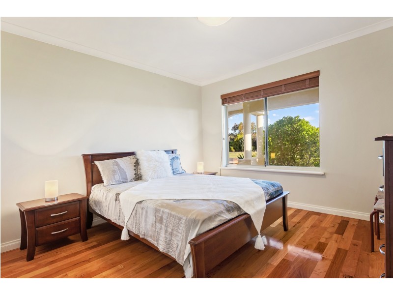 11 Naroona Drive, Dalyellup WA 6230