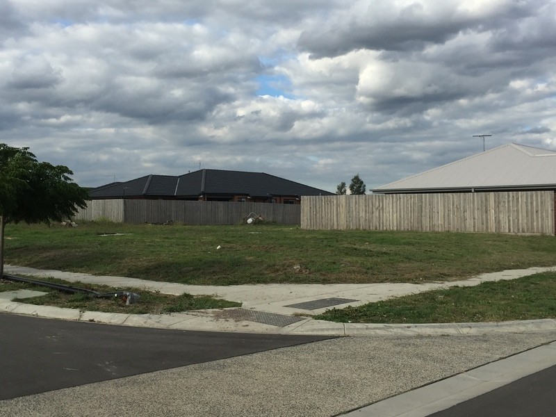 4 Crimson Street, Officer VIC 3809