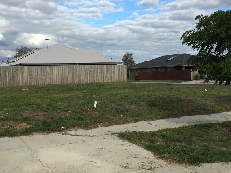 4 Crimson Street, Officer VIC 3809