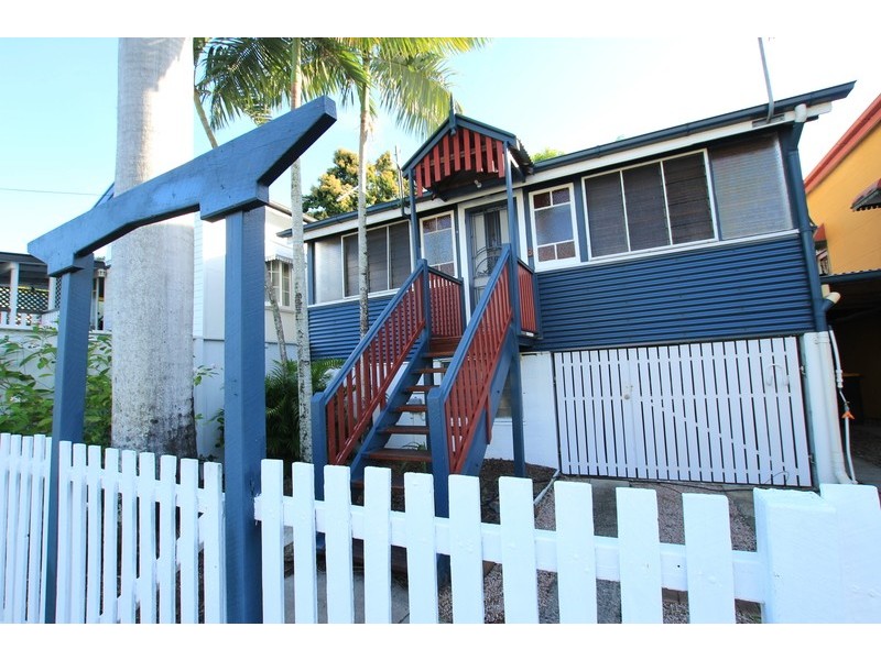 3 Beryl Street, Cairns North QLD 4870