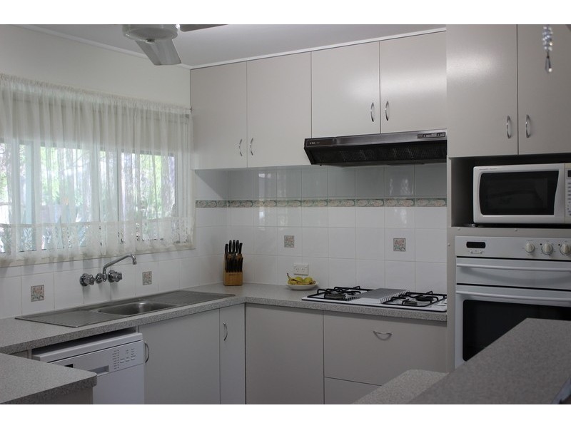 13 Amos Road, Booral QLD 4655