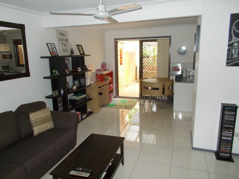 9/8 Sara street, Ashmore QLD 4214