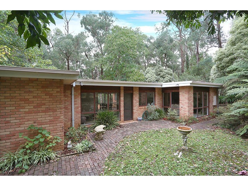 18 Glen Road, Cockatoo VIC 3781