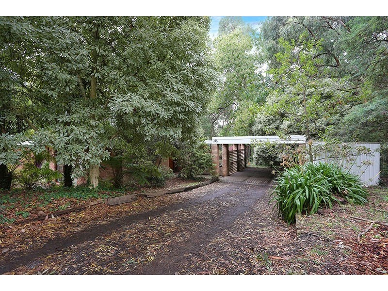 18 Glen Road, Cockatoo VIC 3781