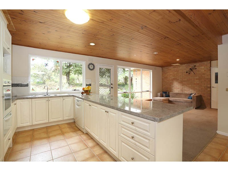 18 Glen Road, Cockatoo VIC 3781