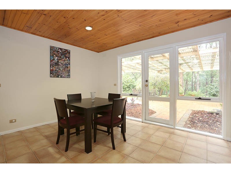 18 Glen Road, Cockatoo VIC 3781