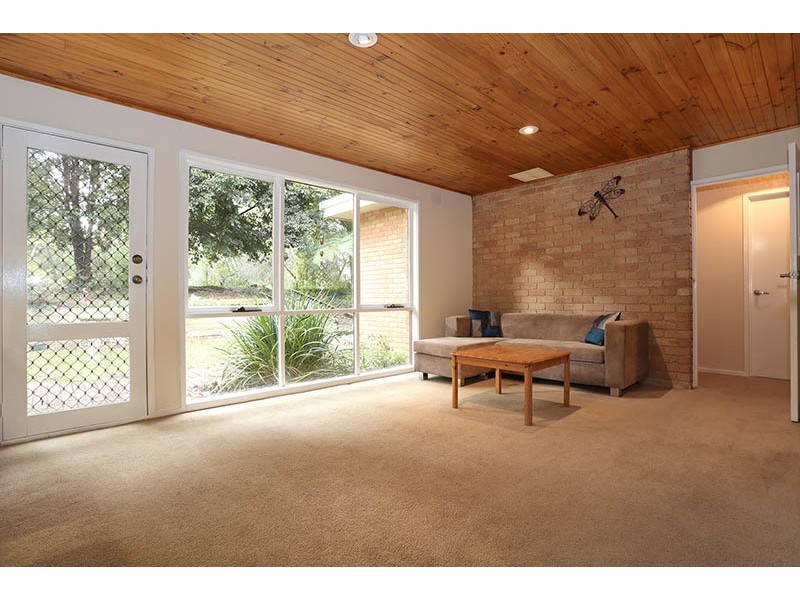 18 Glen Road, Cockatoo VIC 3781