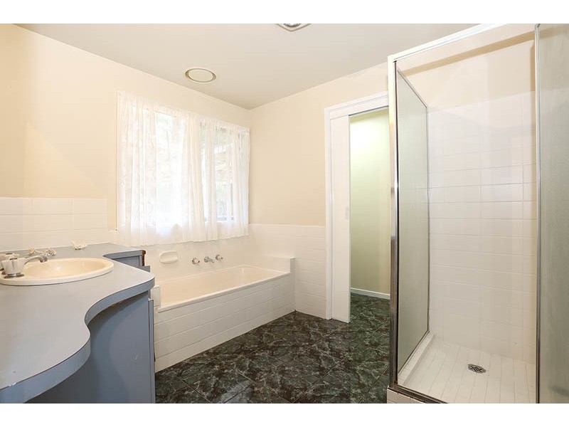 18 Glen Road, Cockatoo VIC 3781