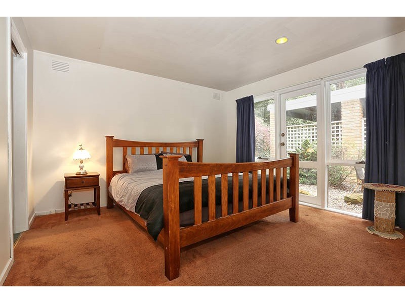 18 Glen Road, Cockatoo VIC 3781