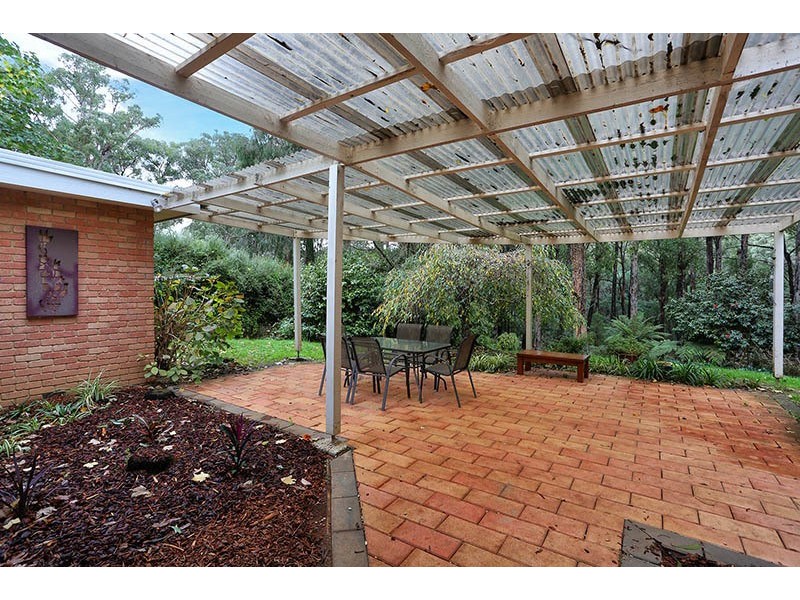 18 Glen Road, Cockatoo VIC 3781