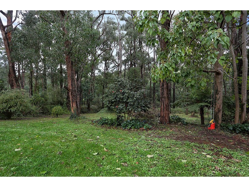 18 Glen Road, Cockatoo VIC 3781