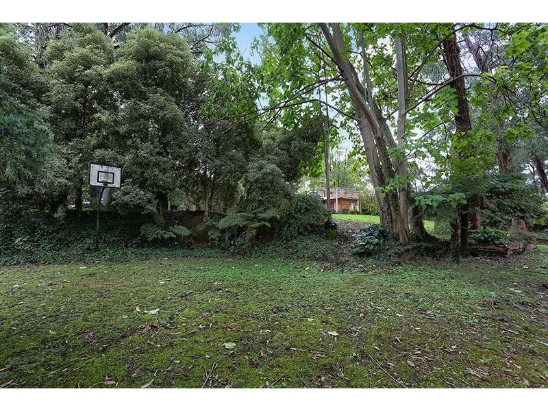 18 Glen Road, Cockatoo VIC 3781