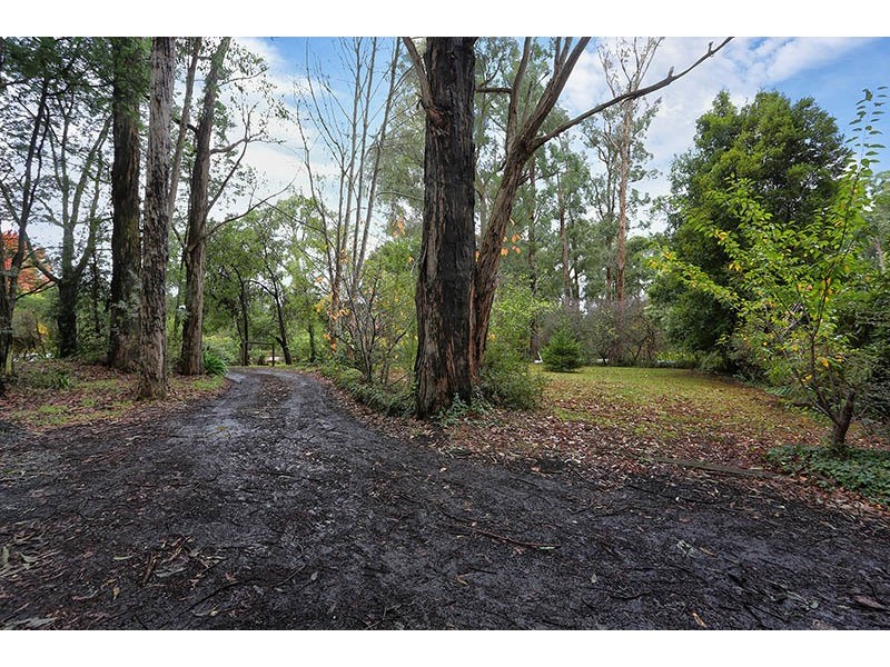 18 Glen Road, Cockatoo VIC 3781