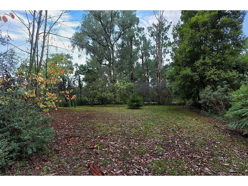 18 Glen Road, Cockatoo VIC 3781