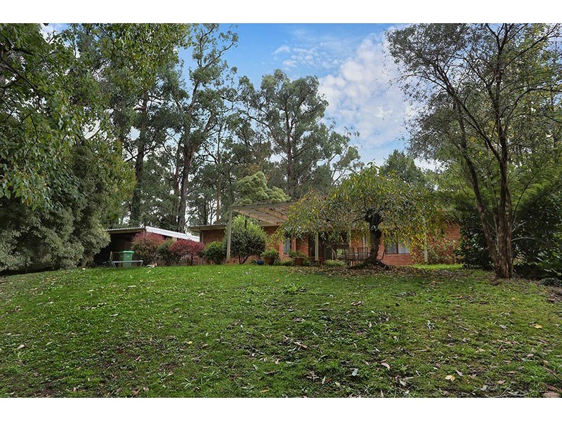 18 Glen Road, Cockatoo VIC 3781