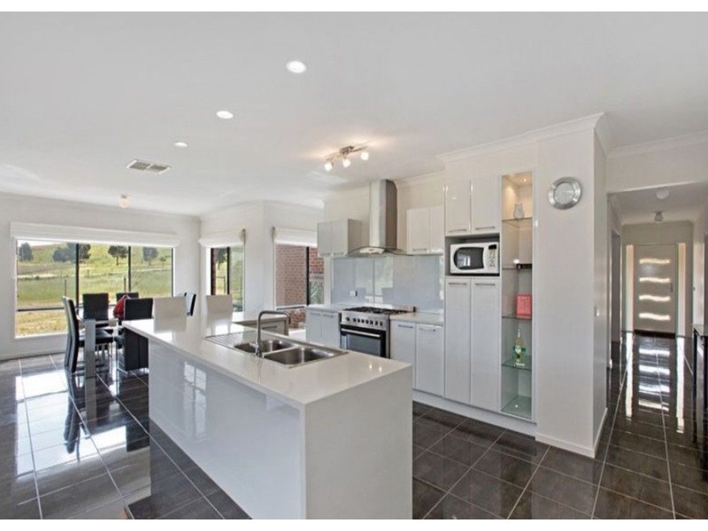 13-15  Scarlett St, Avenel VIC 3664