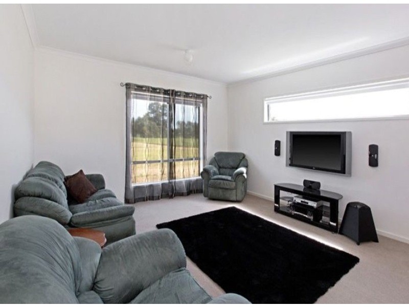 13-15  Scarlett St, Avenel VIC 3664