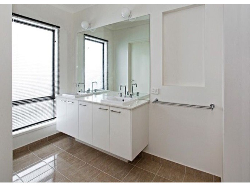 13-15  Scarlett St, Avenel VIC 3664