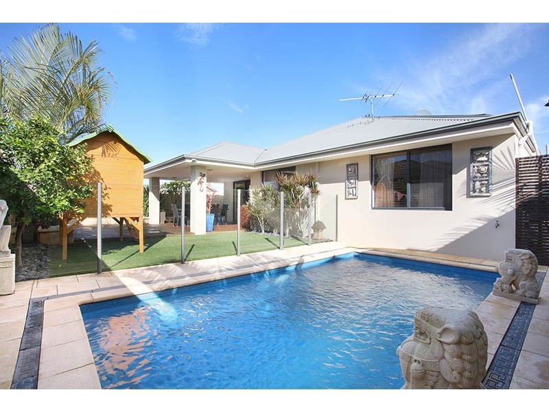 27  Tullow Gardens, Darch WA 6065