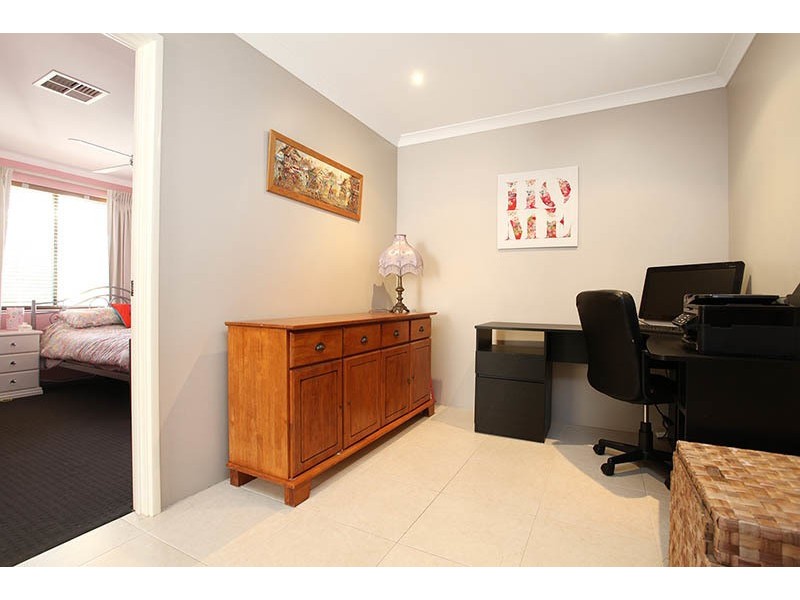 27  Tullow Gardens, Darch WA 6065