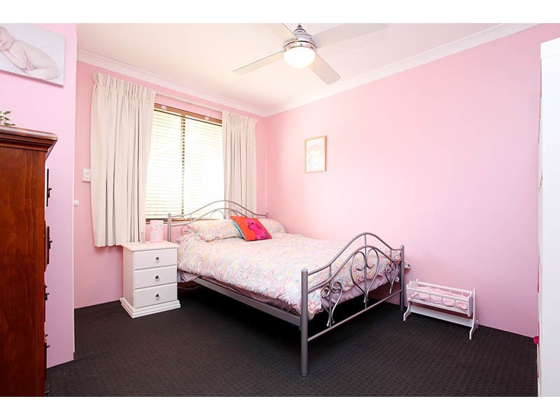 27  Tullow Gardens, Darch WA 6065